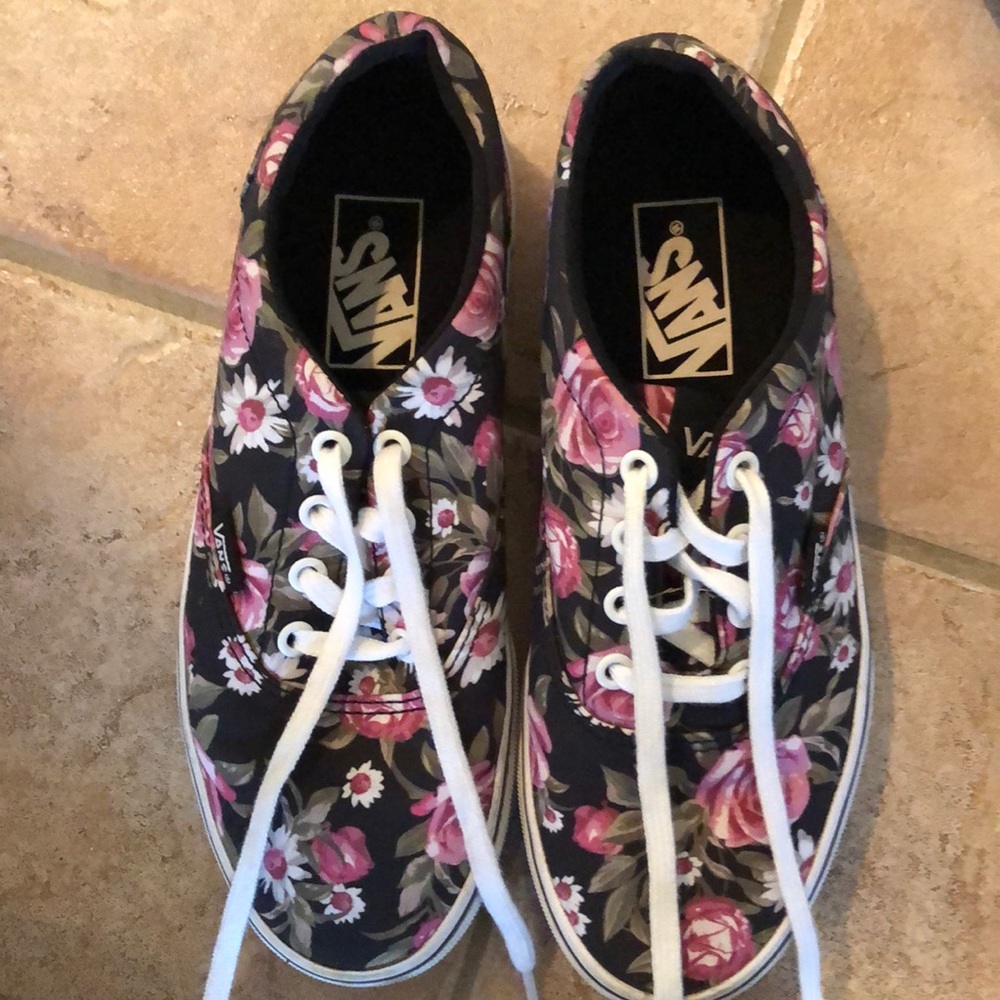Women’s Floral Van Sneakers NEW SIZE 6.5